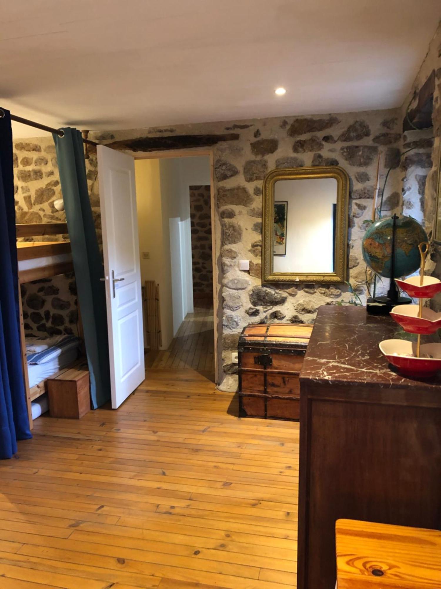 Les pentes du chateau de Retourtour Lamastre Extérieur photo