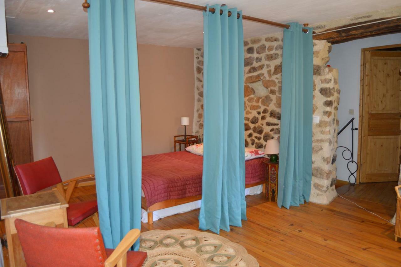 Les pentes du chateau de Retourtour Lamastre Extérieur photo